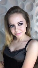 Danshina make up
